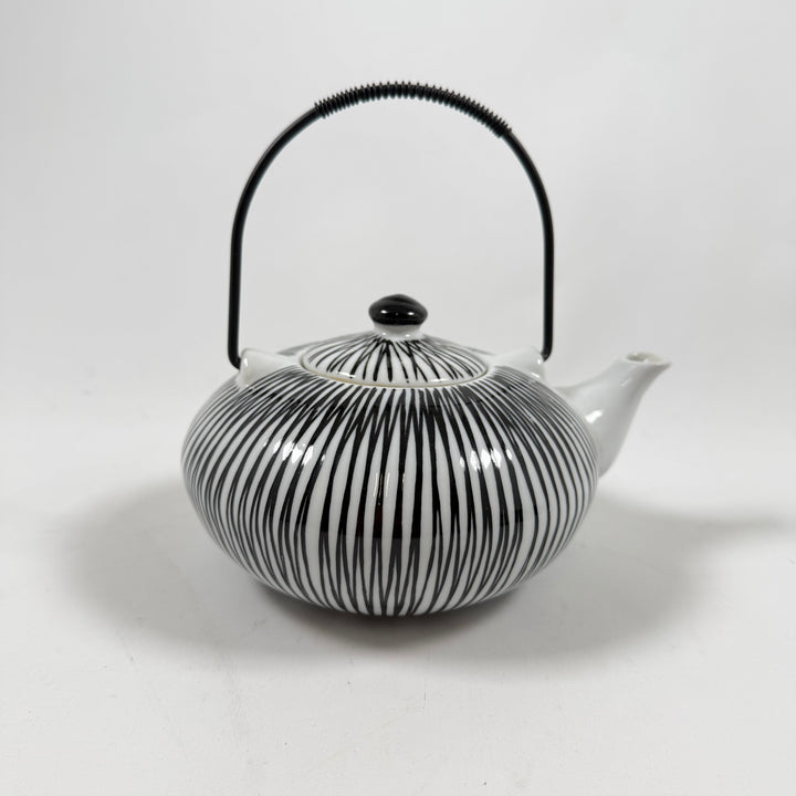 Retro tekanna i porslin med zebramönster