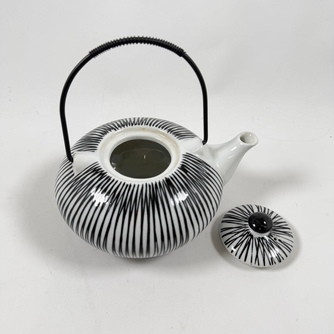 Retro tekanna i porslin med zebramönster