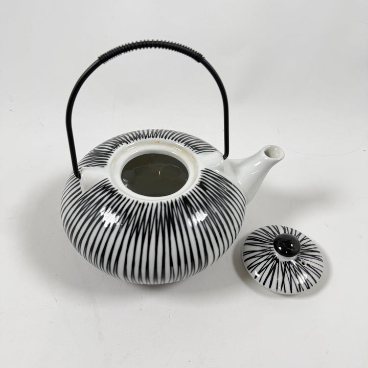 Retro tekanna i porslin med zebramönster