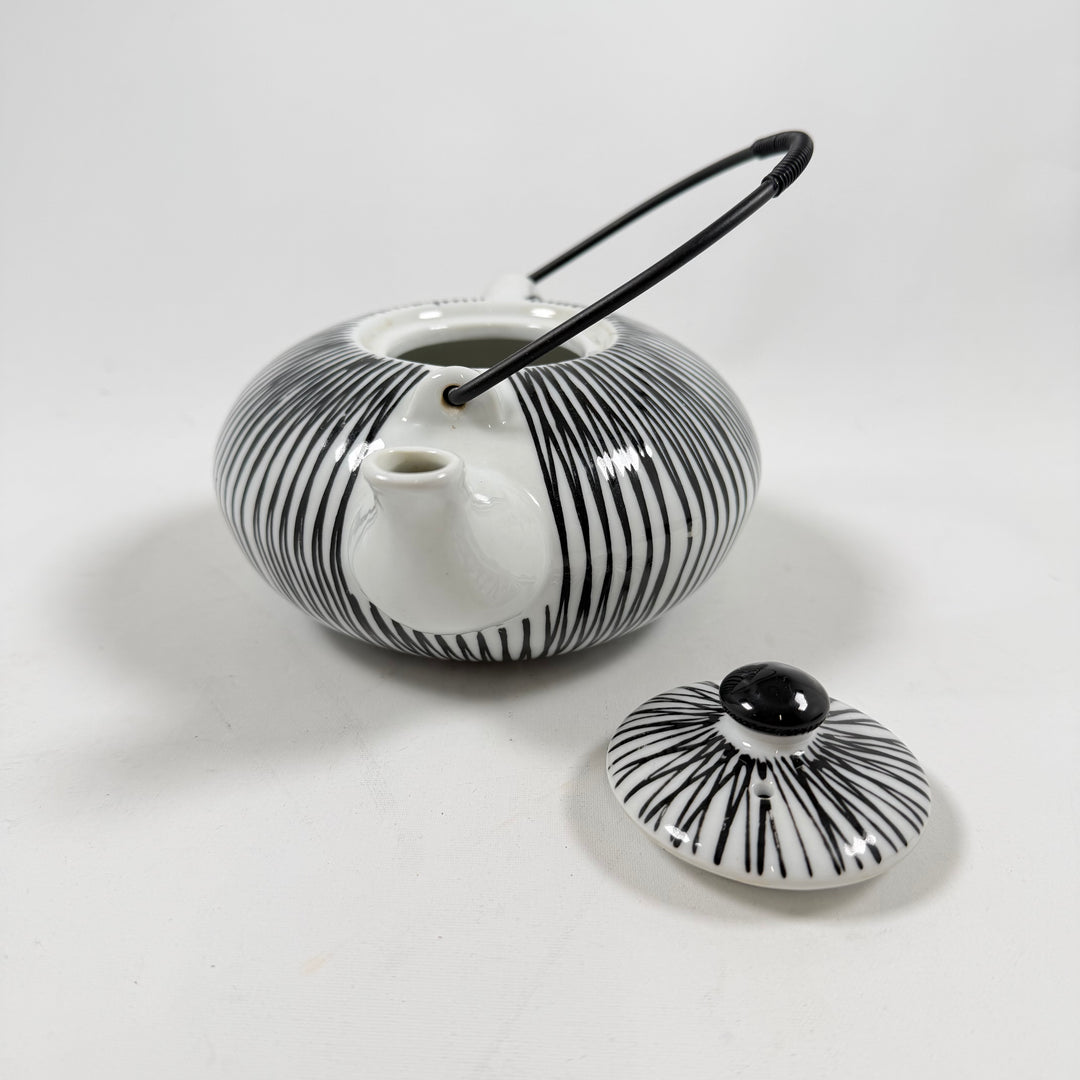 Retro tekanna i porslin med zebramönster