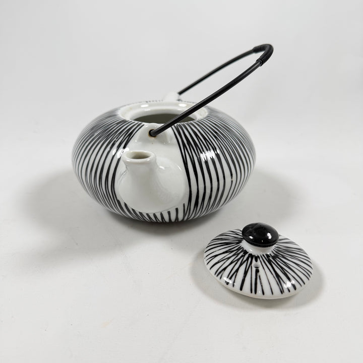 Retro tekanna i porslin med zebramönster