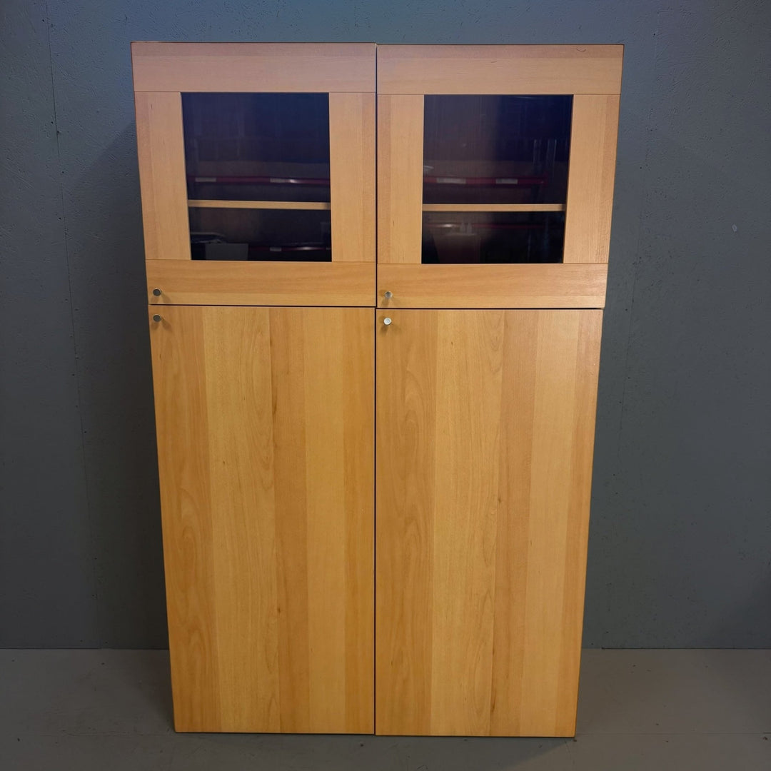 Elegant Trä Skåp med Glasdörrar - Homy Secondhand Online