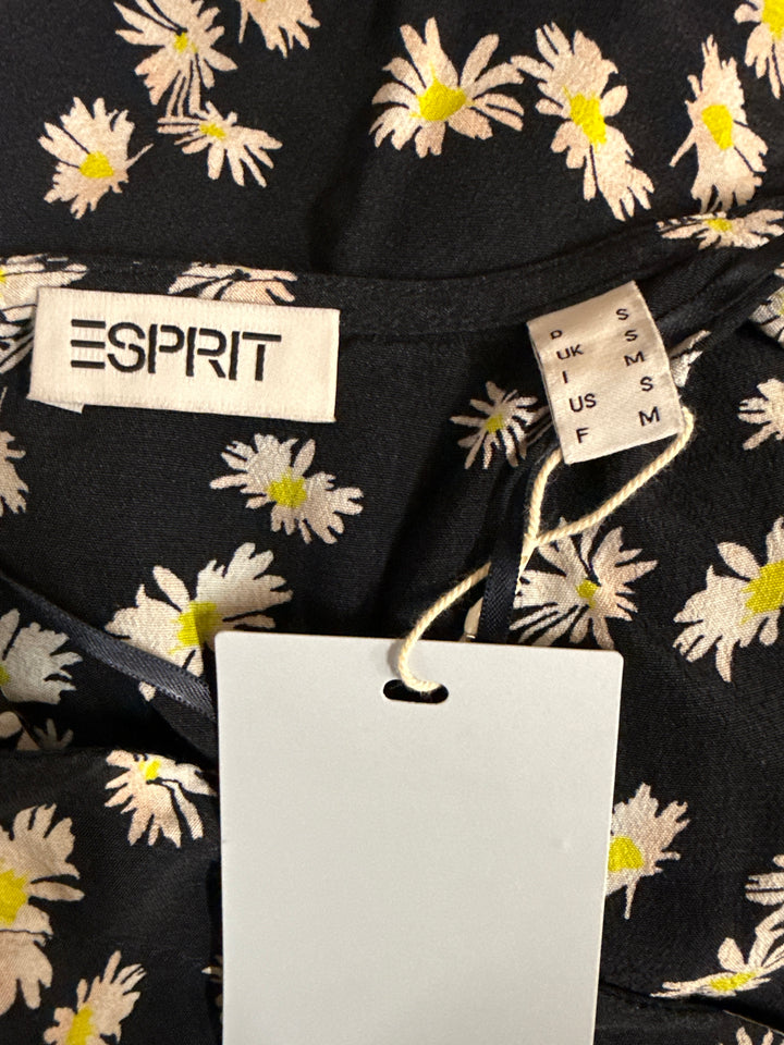 Esprit - svart blus med blommönster, kort ärm