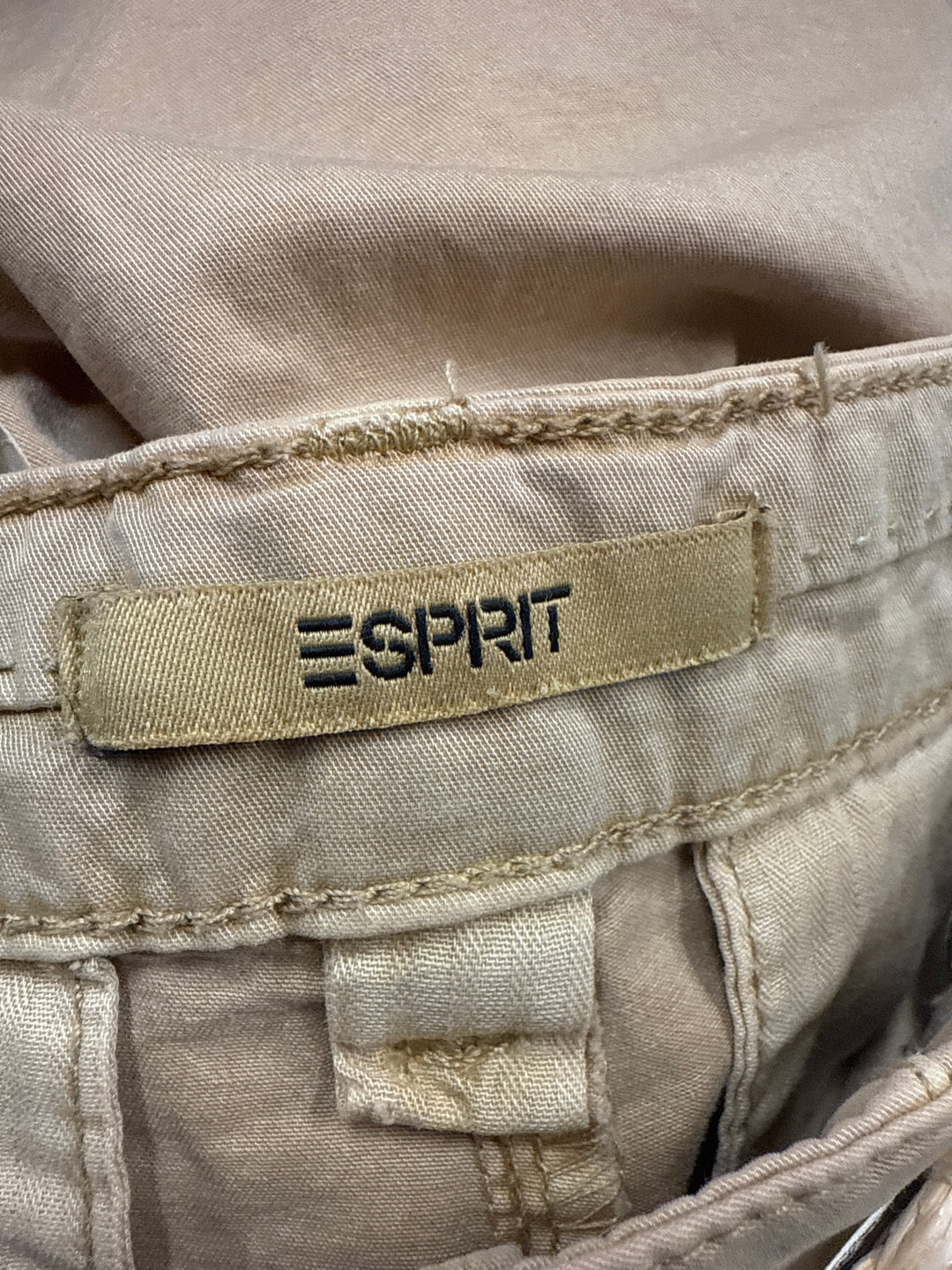 Esprit beige shorts med flätat bälte