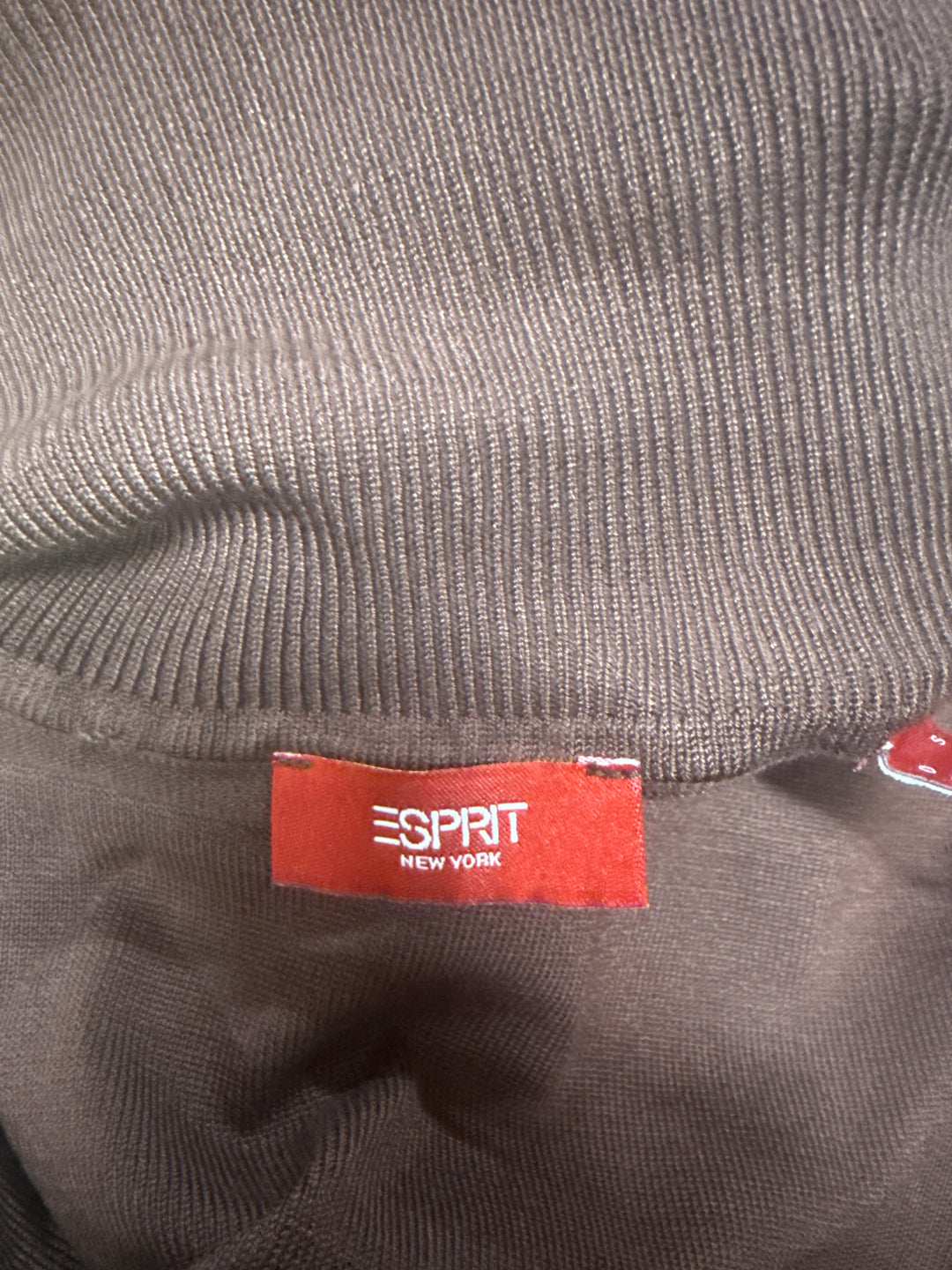Esprit - Brun stickad polotröja i ullmix