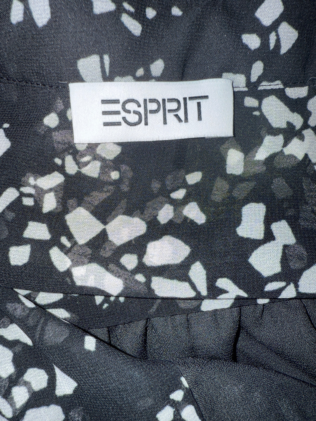 Esprit blommig klänning i svart och vitt