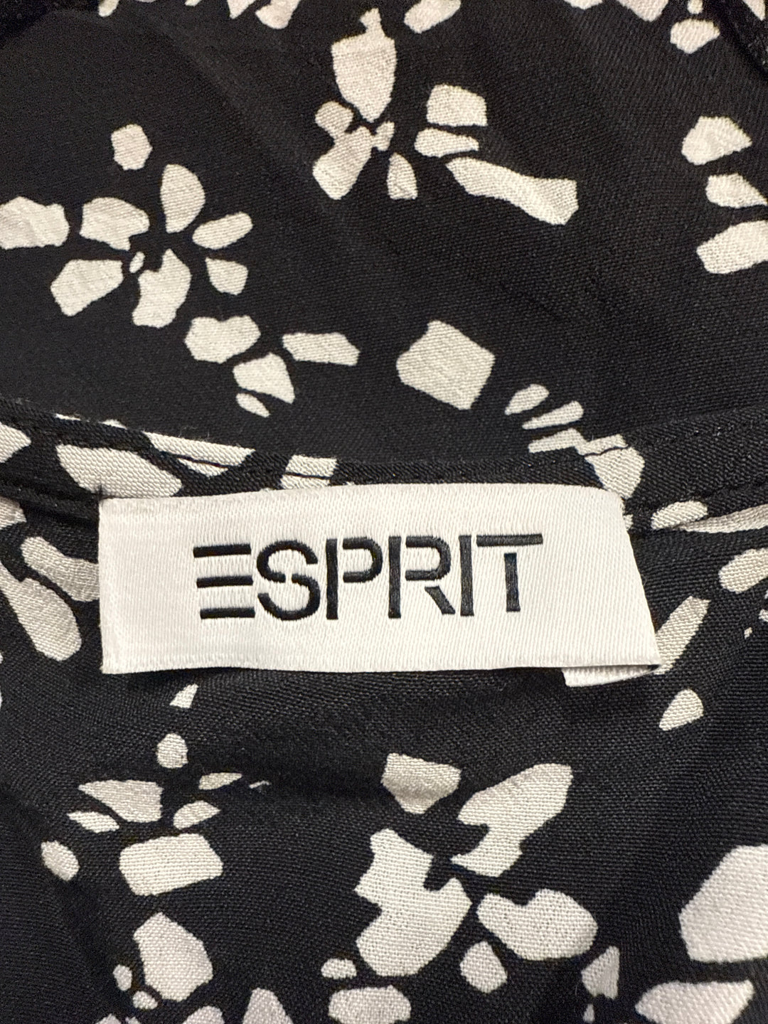 Elegant svart blus med blommönster från Esprit